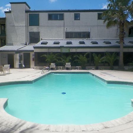 Amerihome Inn & Suites Houston Airport North Exterior foto