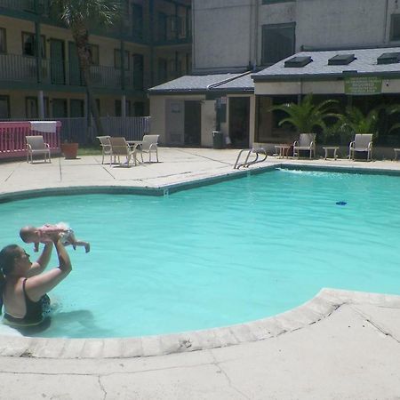 Amerihome Inn & Suites Houston Airport North Exterior foto
